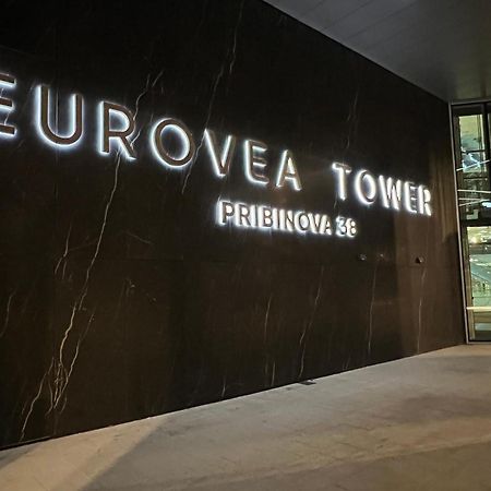 Nikas Eurovea Apartments - Free Parking Pressburg Exterior foto