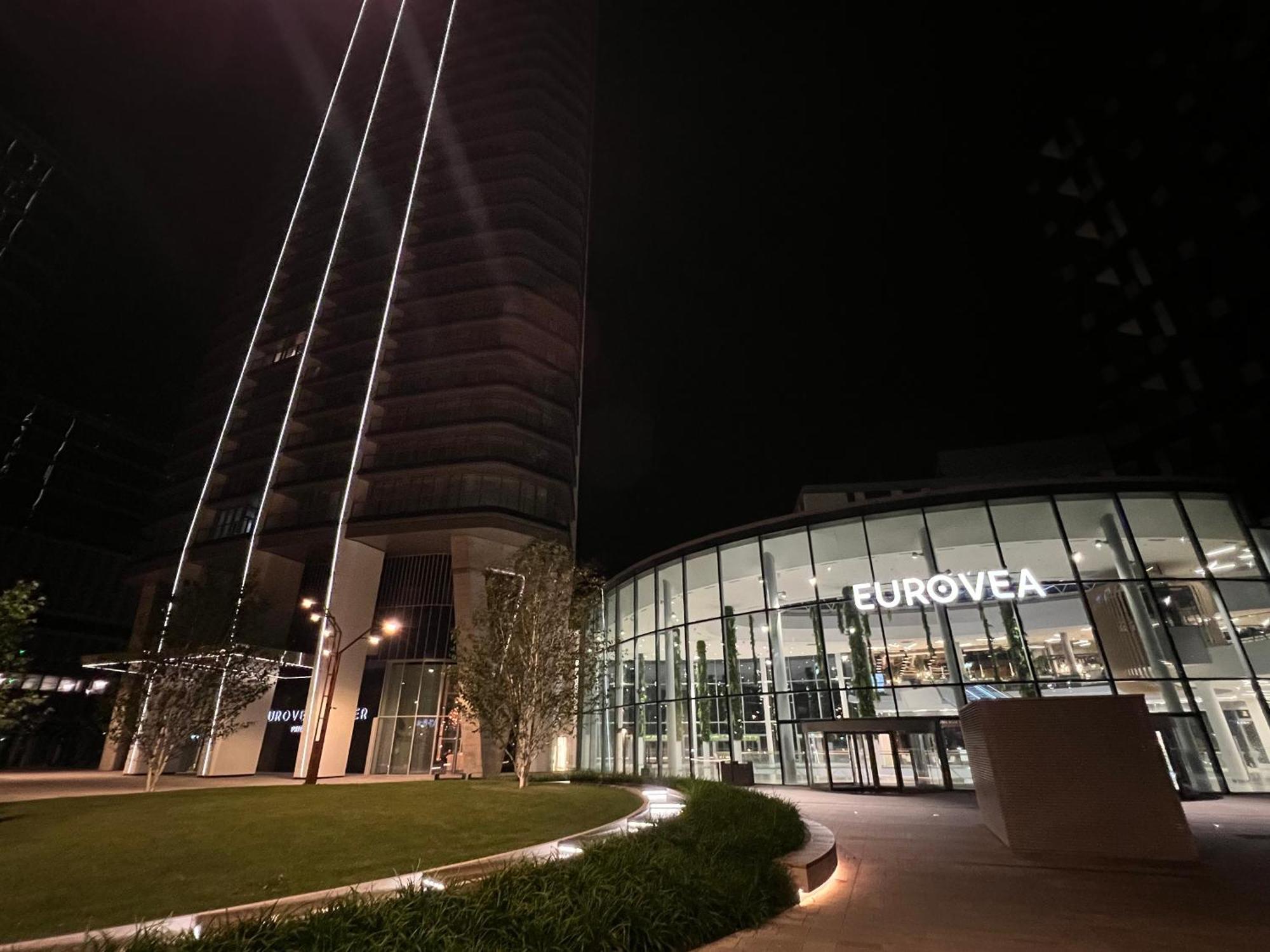 Nikas Eurovea Apartments - Free Parking Pressburg Exterior foto
