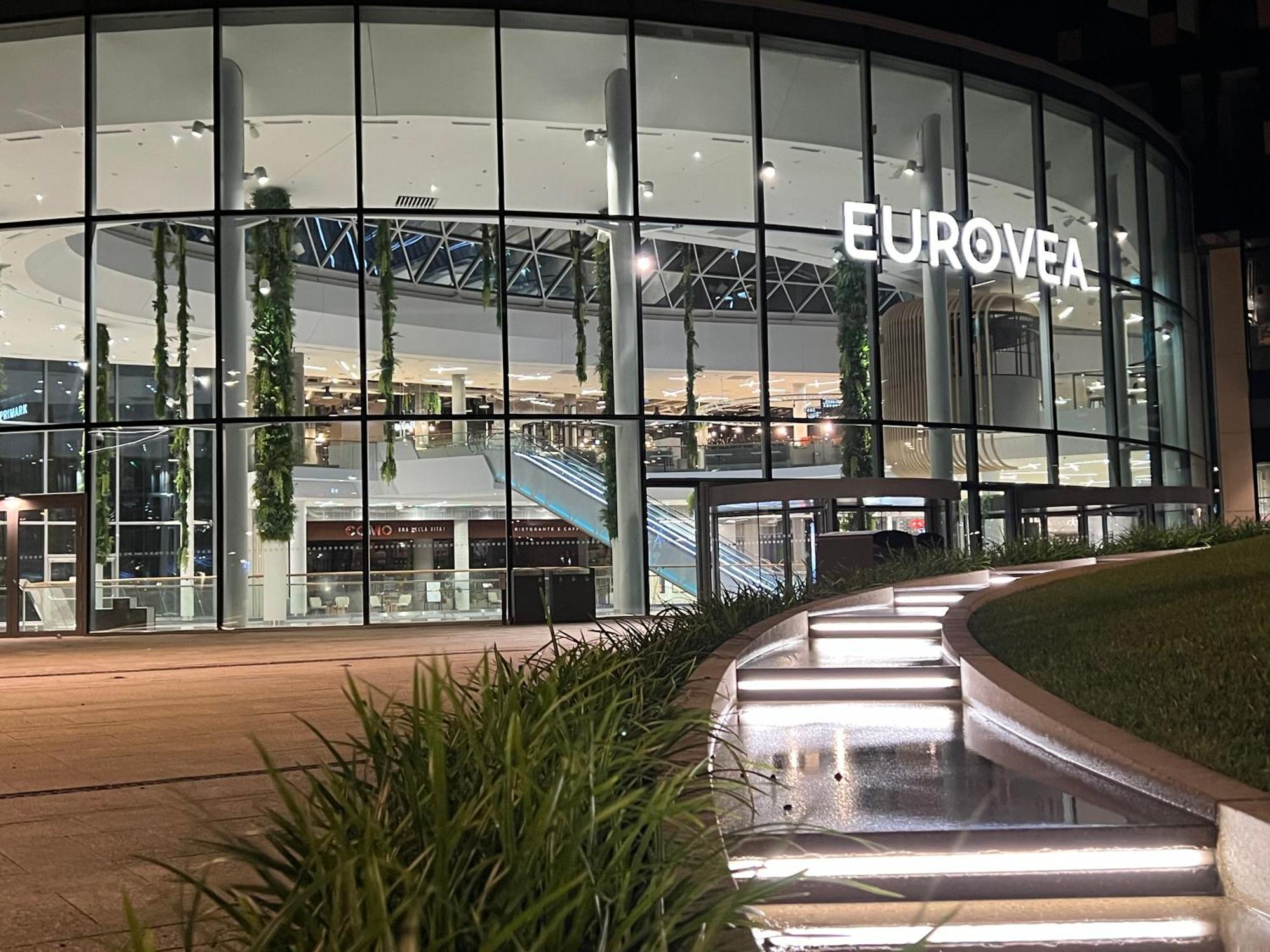 Nikas Eurovea Apartments - Free Parking Pressburg Exterior foto